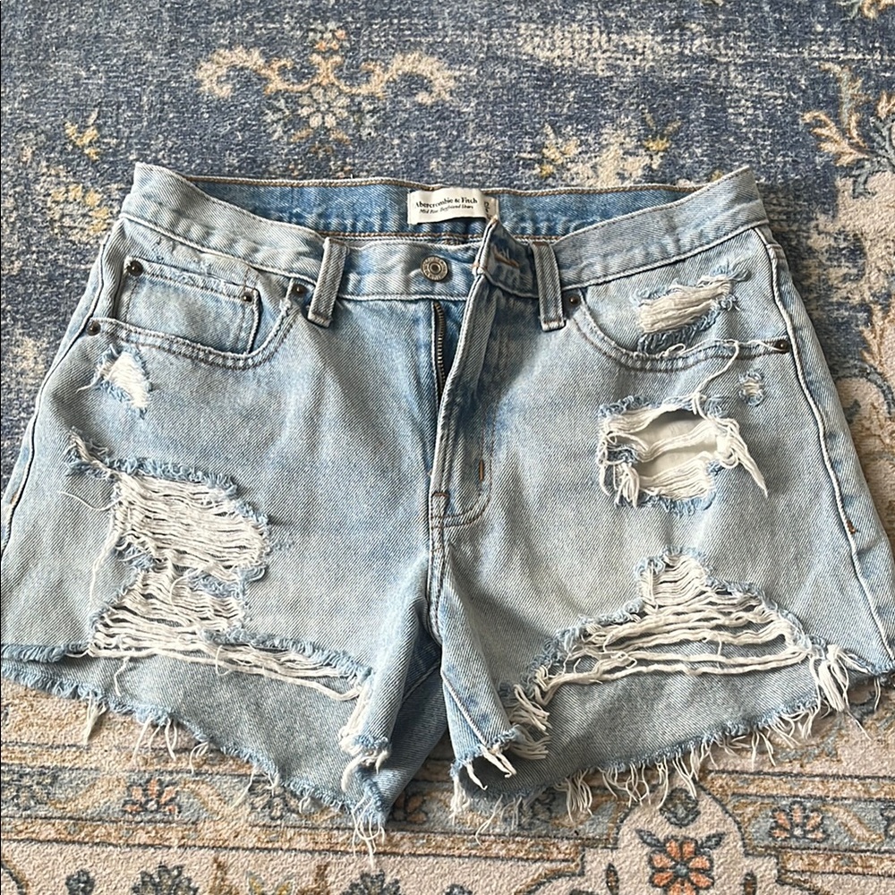 Abercrombie Distressed Mid Rise Boyfriend Short Size 27